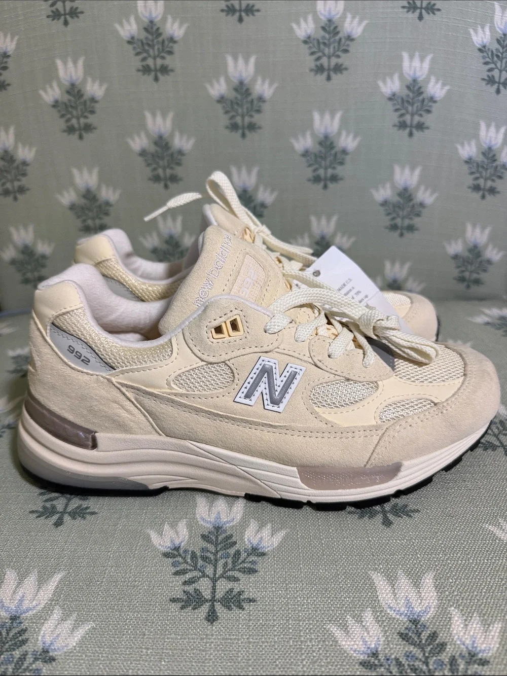 New Balance 992 Neutral Cream/Beige Sneakers